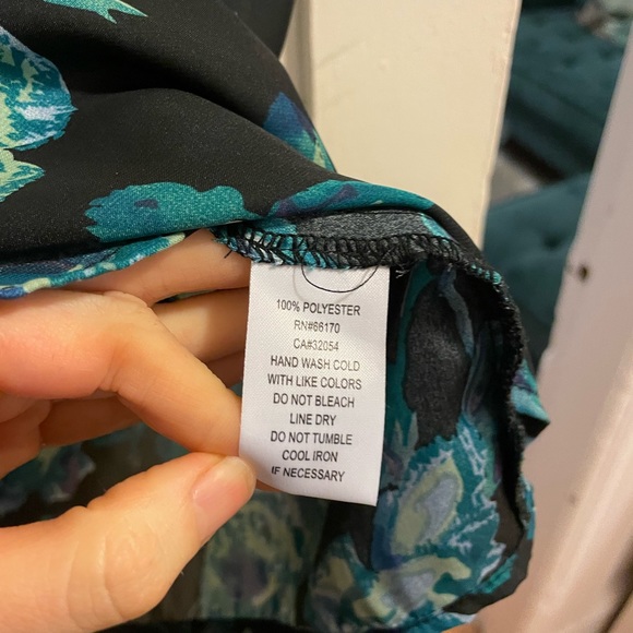 Black and green floral satin wrap top - Picture 7 of 9